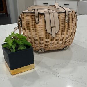 🎃🕸️Tommy Bahama Tan Wicker purse